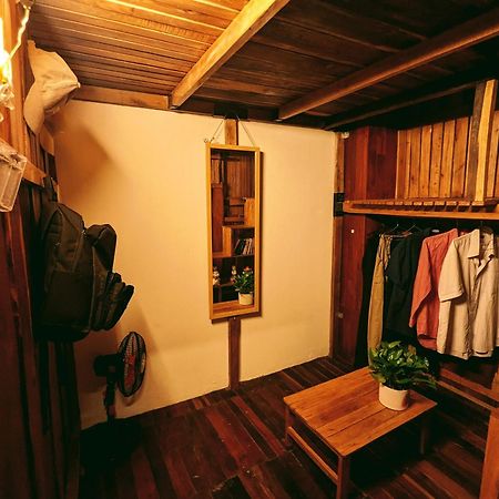The Gk House Hostel, Ecolliving, Central City, Natural Wooden, Chill View Rooftop, Restaurant And Cocktail Bar Хошимин Экстерьер фото