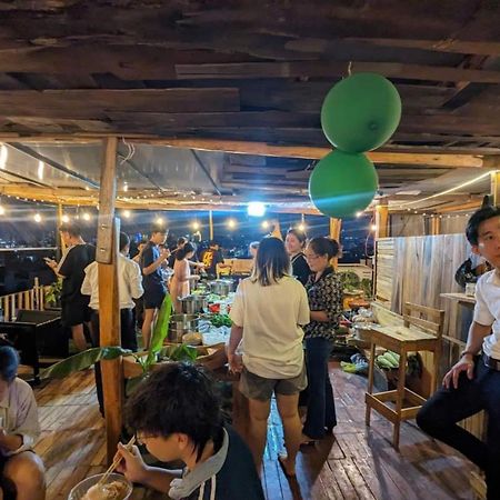 The Gk House Hostel, Ecolliving, Central City, Natural Wooden, Chill View Rooftop, Restaurant And Cocktail Bar Хошимин Экстерьер фото