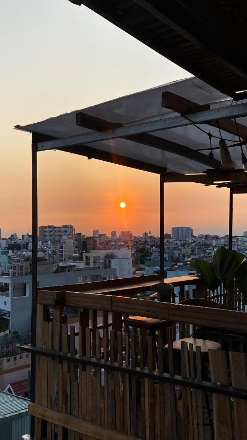 The Gk House Hostel, Ecolliving, Central City, Natural Wooden, Chill View Rooftop, Restaurant And Cocktail Bar Хошимин Экстерьер фото