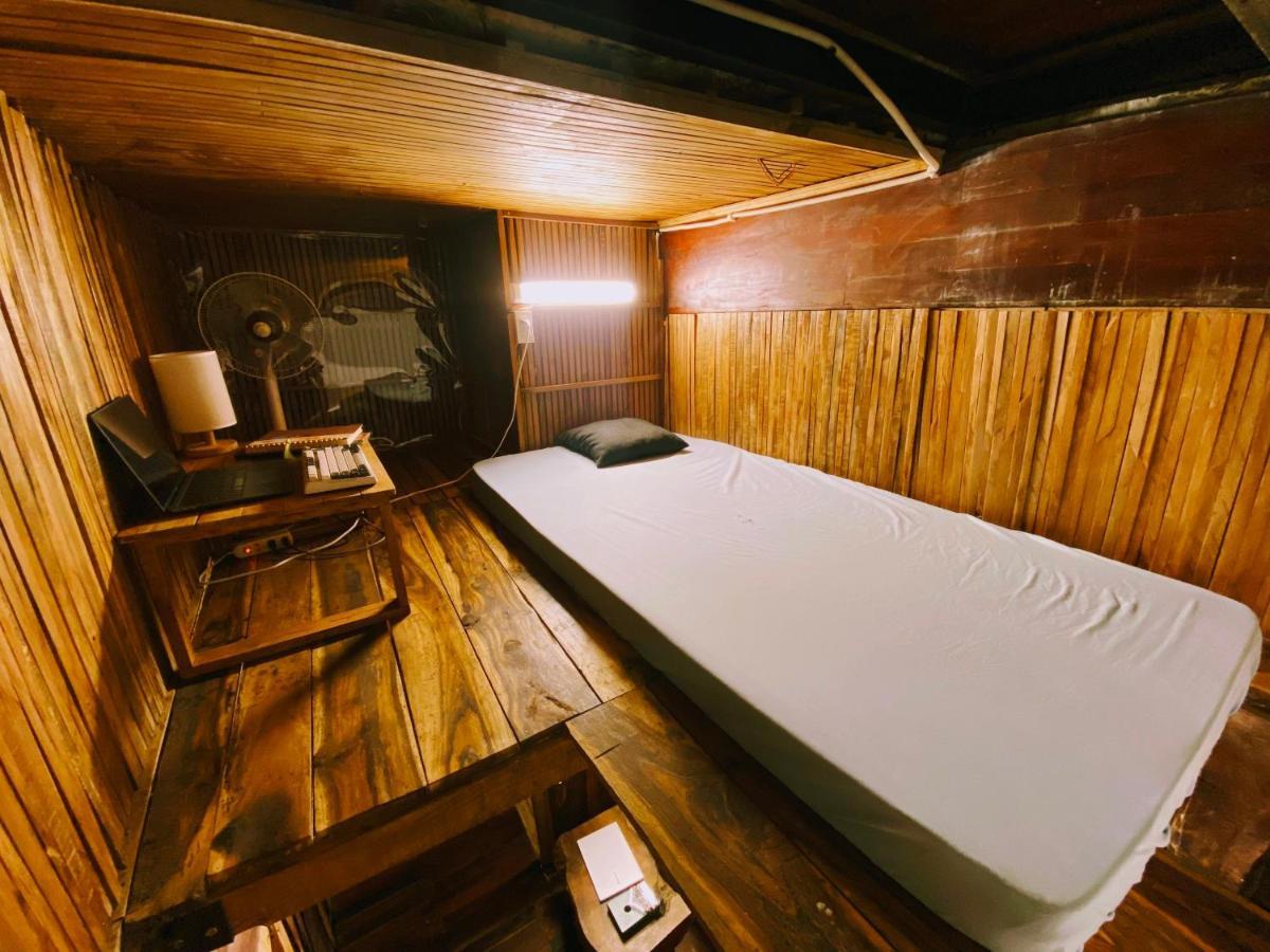 The Gk House Hostel, Ecolliving, Central City, Natural Wooden, Chill View Rooftop, Restaurant And Cocktail Bar Хошимин Экстерьер фото