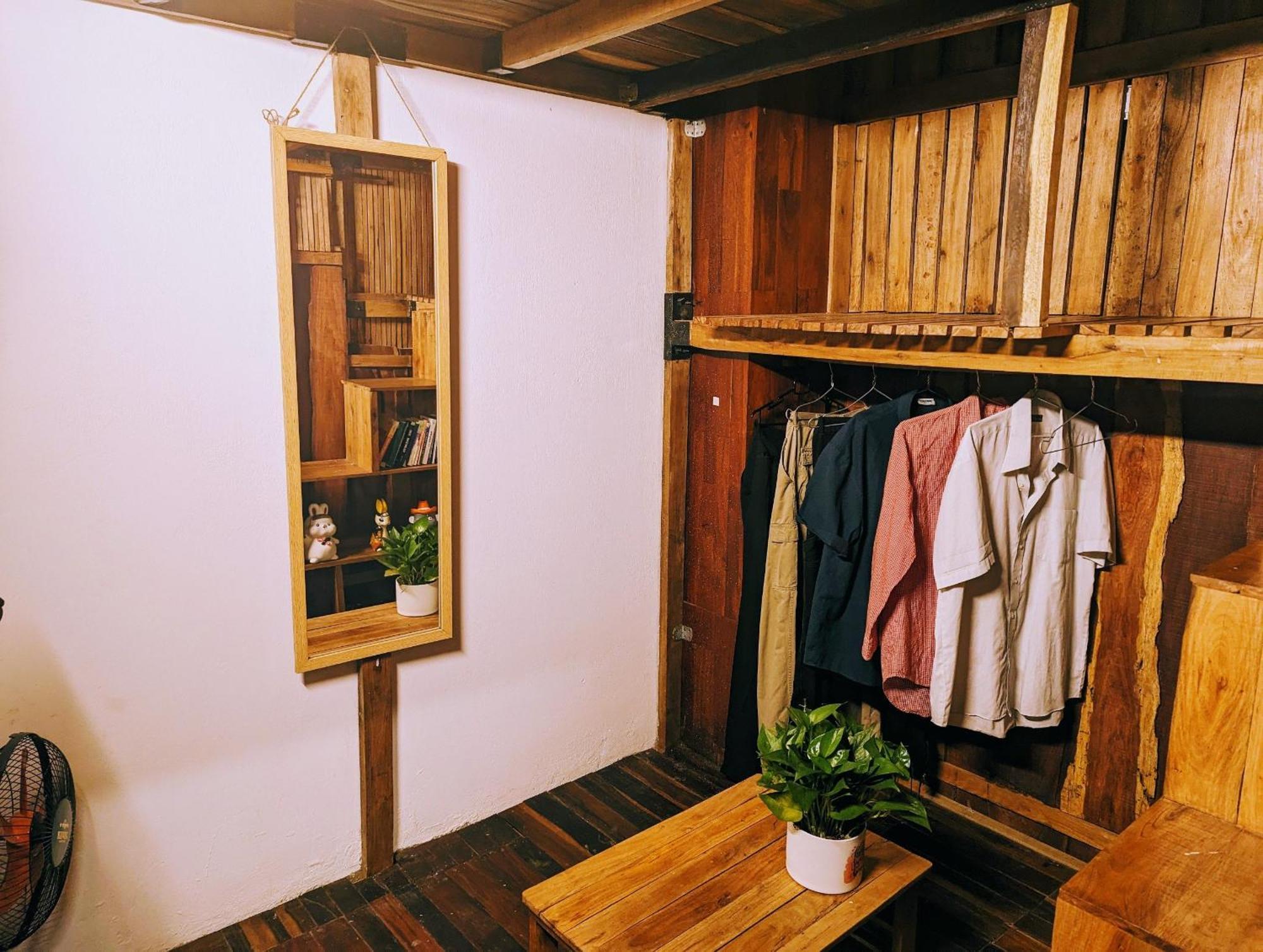 The Gk House Hostel, Ecolliving, Central City, Natural Wooden, Chill View Rooftop, Restaurant And Cocktail Bar Хошимин Экстерьер фото