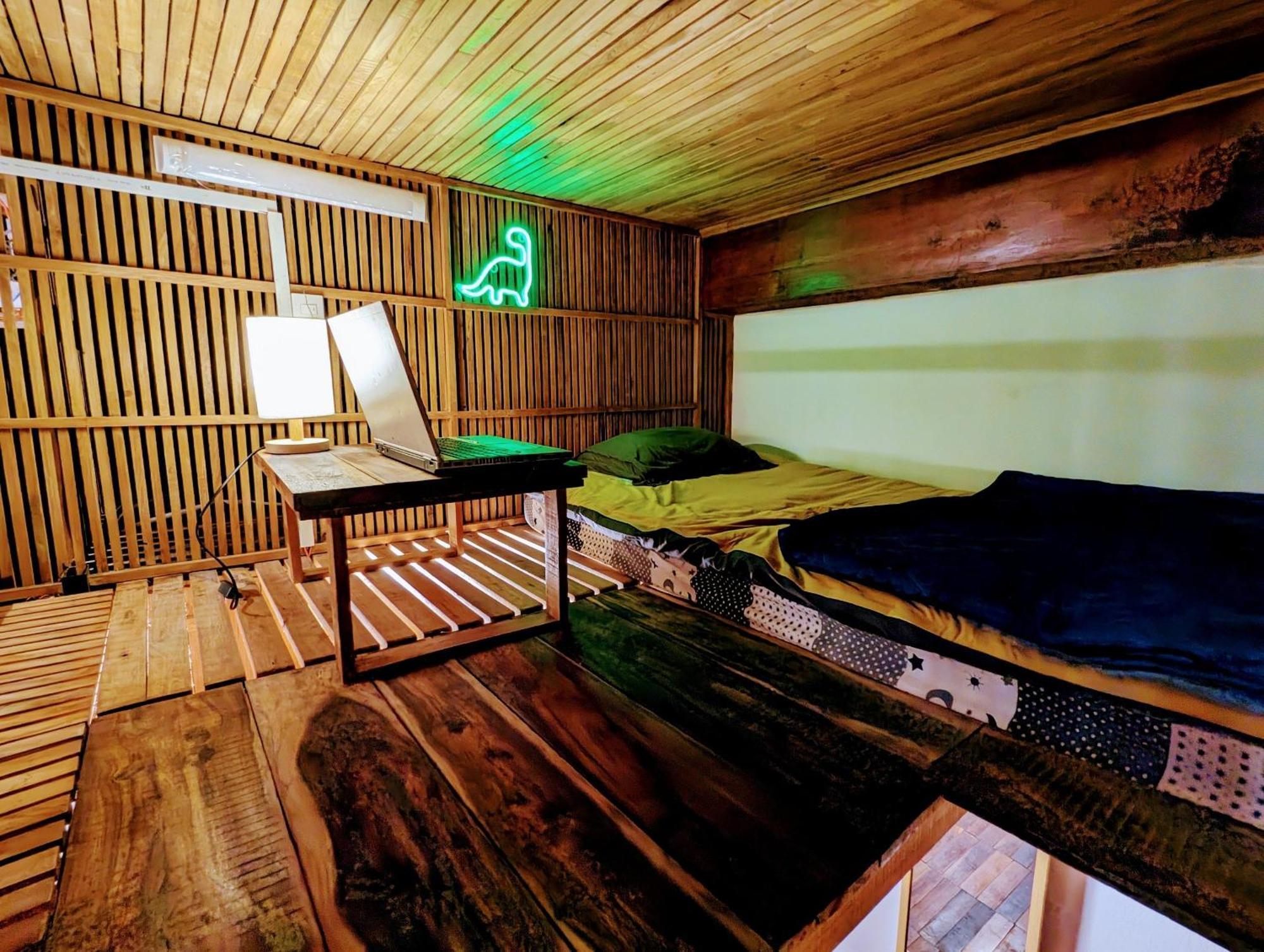 The Gk House Hostel, Ecolliving, Central City, Natural Wooden, Chill View Rooftop, Restaurant And Cocktail Bar Хошимин Экстерьер фото