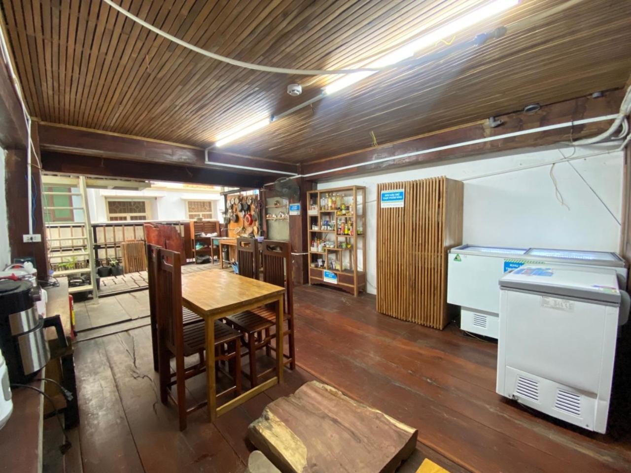 The Gk House Hostel, Ecolliving, Central City, Natural Wooden, Chill View Rooftop, Restaurant And Cocktail Bar Хошимин Экстерьер фото