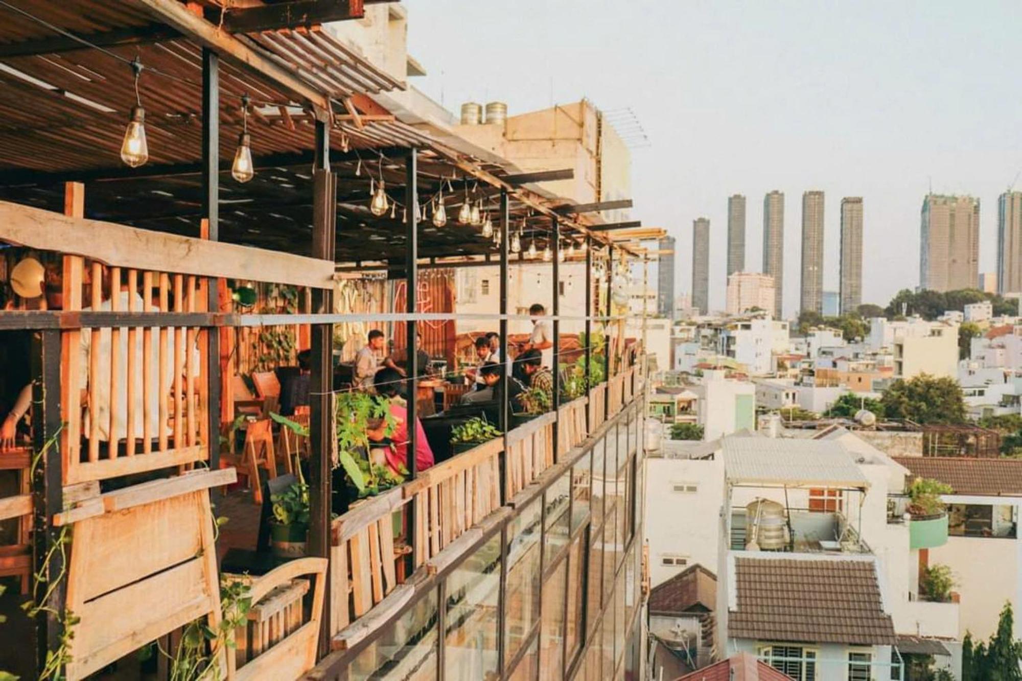 The Gk House Hostel, Ecolliving, Central City, Natural Wooden, Chill View Rooftop, Restaurant And Cocktail Bar Хошимин Экстерьер фото