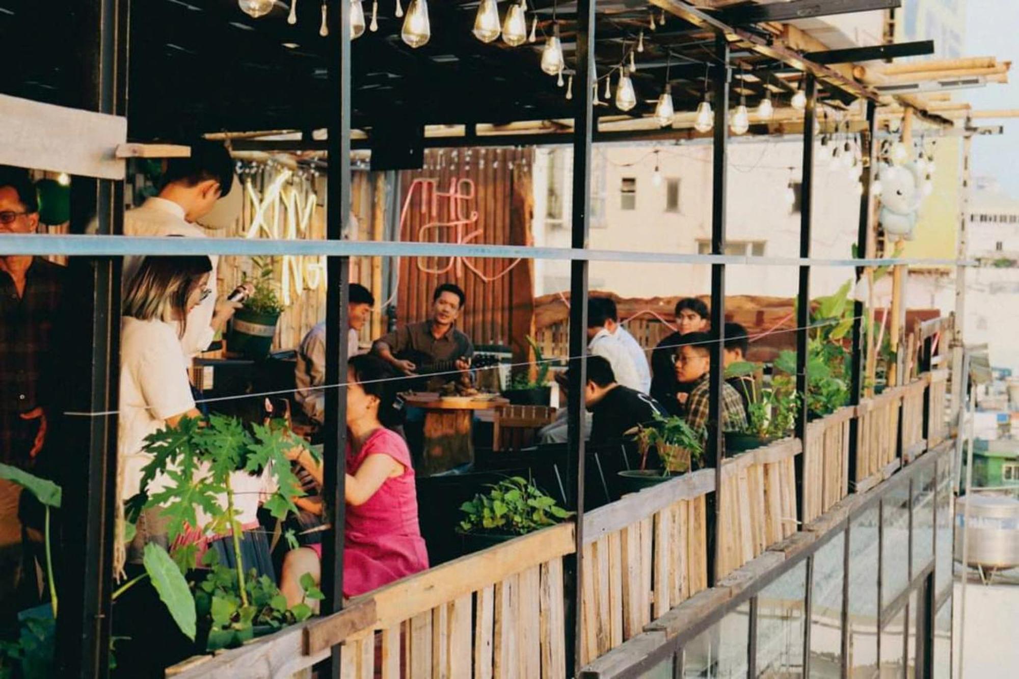 The Gk House Hostel, Ecolliving, Central City, Natural Wooden, Chill View Rooftop, Restaurant And Cocktail Bar Хошимин Экстерьер фото